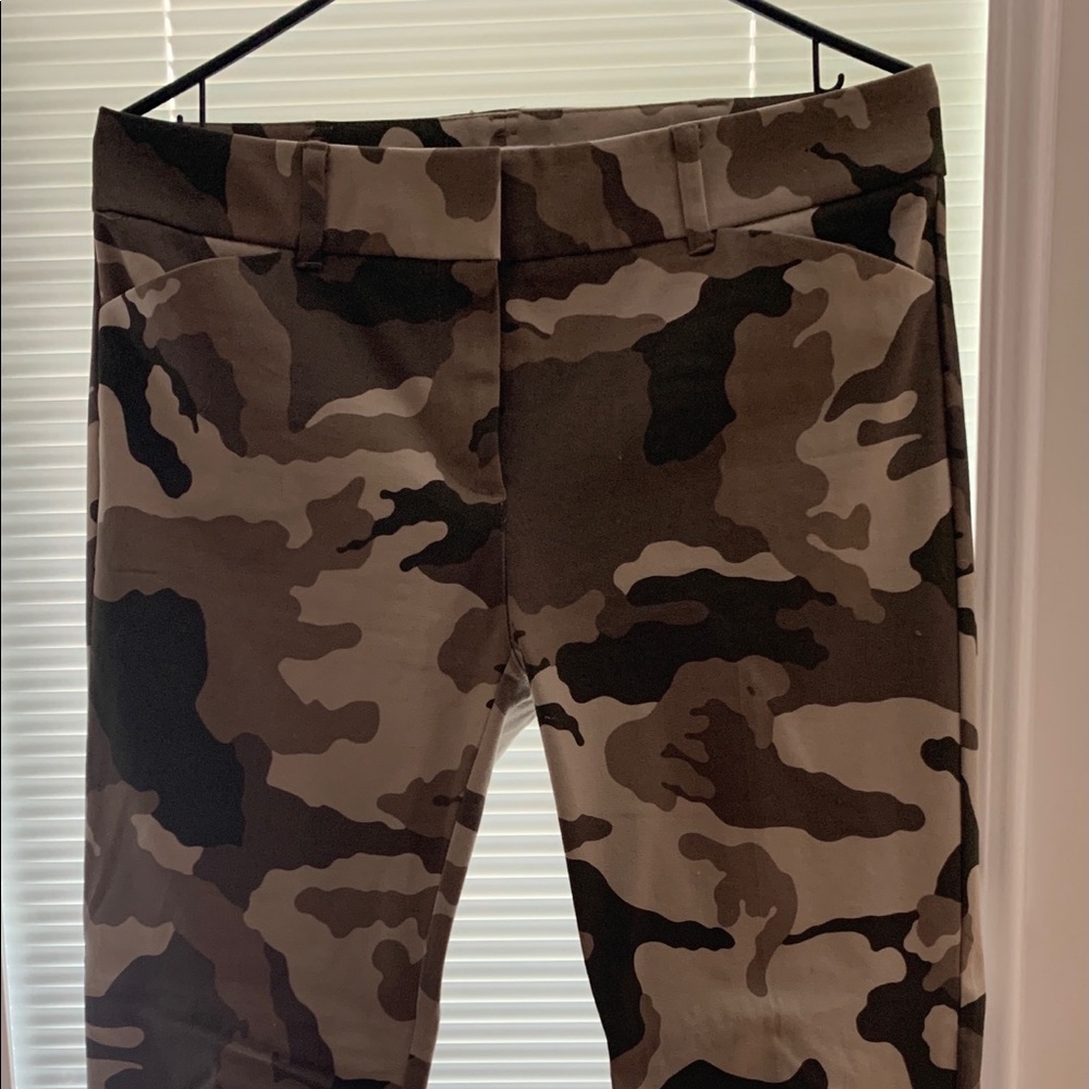 New York and Company camo cropped pants